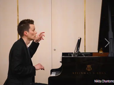 JOONAS AHONEN, PIANO.