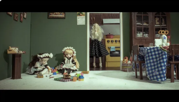 GIFF: INTERIOR 8